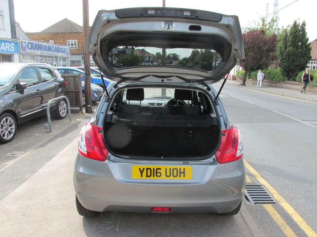 Suzuki Swift White #12