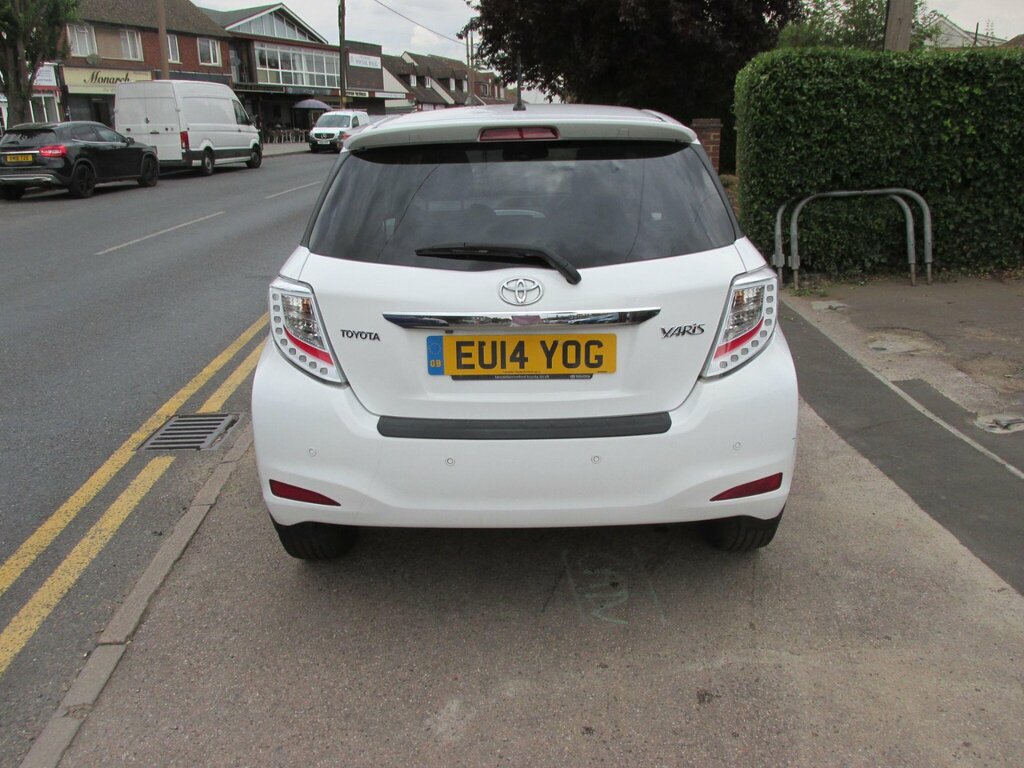 Toyota Yaris Hatchback Red #8