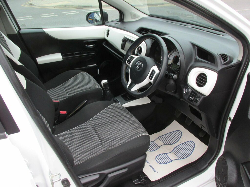 Toyota Yaris Hatchback Red #10