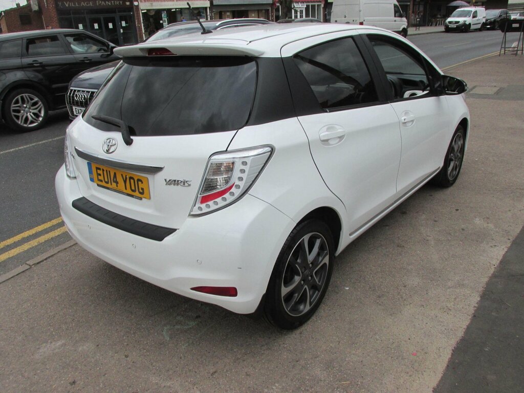 Toyota Yaris Hatchback Red #7