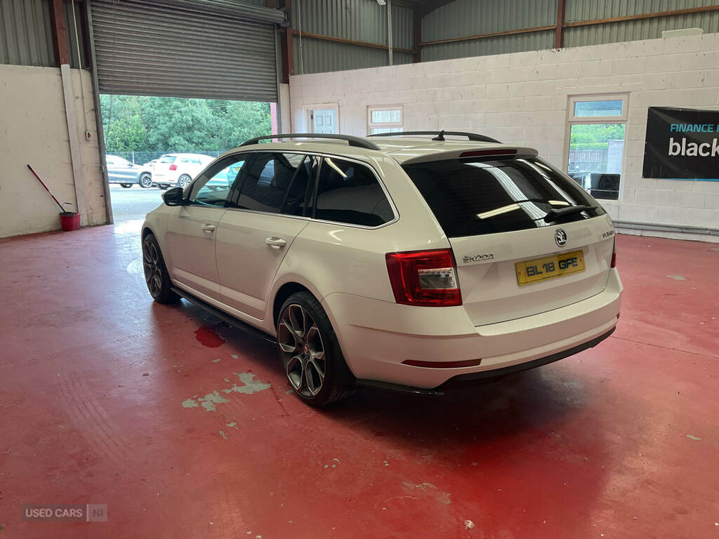Skoda Octavia 1.6 Tdi Se Technology White #4
