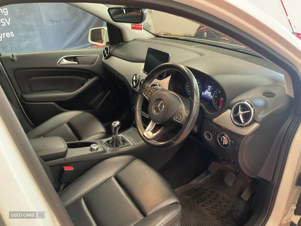 Mercedes-Benz B Class B180d Sport White #6