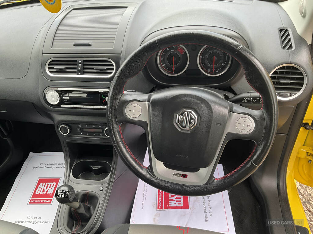 MG MG3 1.5 Vti-tech 3Form Sport Start Stop Yellow #6