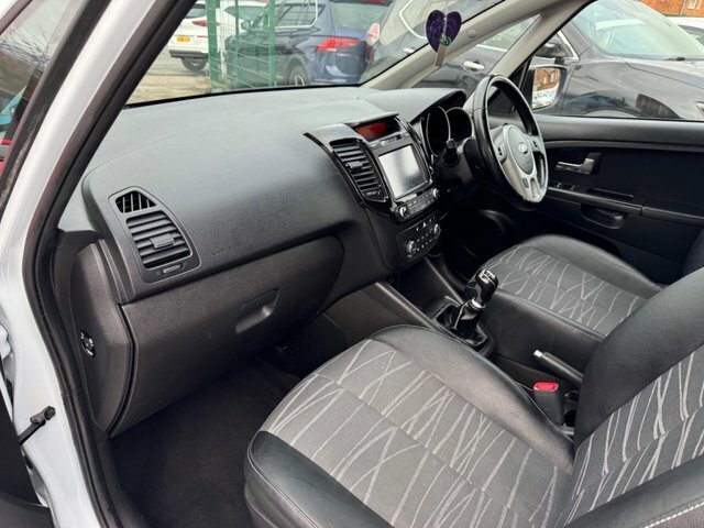 Kia Venga 2017 1.6 3 Euro 6 Ss V13KMP White #2