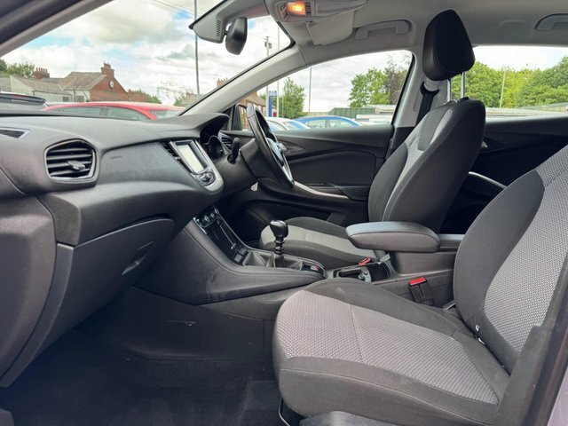 Vauxhall Grandland X 2018 1.2 Turbo Se Euro 6 Ss LX68NFD Grey #2