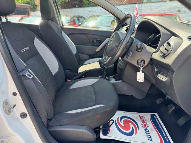 Dacia Sandero Stepway 2015 0.9 Tce Laureate Euro 6 Ss White #4