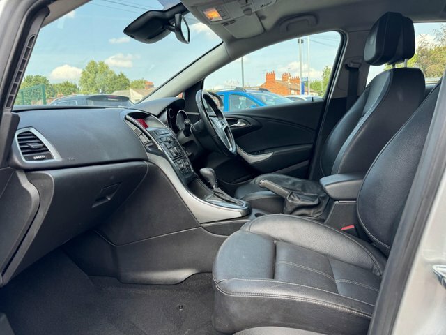Vauxhall Astra 2013 1.6 16V Elite Euro 5 YB13MXV Silver #2