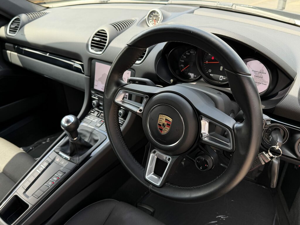 Porsche 718 Cayman T Black #4