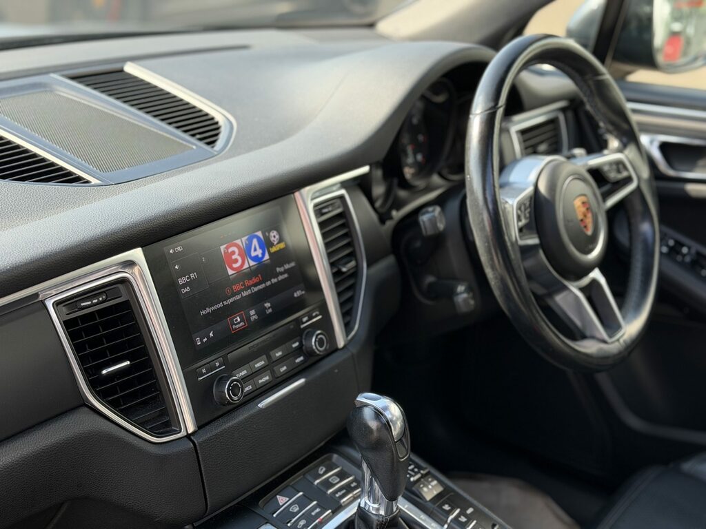 Porsche Macan Suv Grey #2