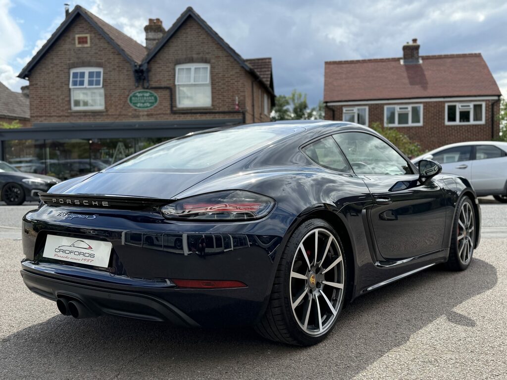 Porsche 718 Cayman Cayman S Black #27