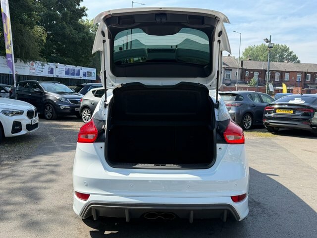 Ford Focus 2.0T Ecoboost St-3 Hatchback Eur White #6