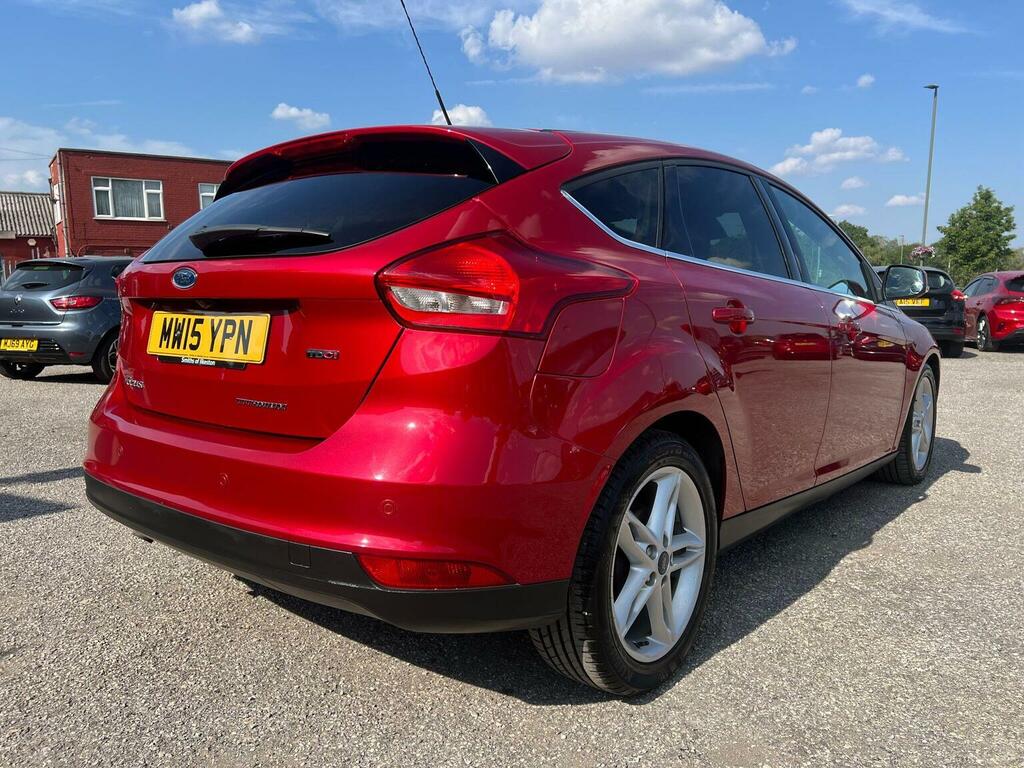 Ford Focus Hatchback 1.5 Tdci Titanium Euro 6 Ss 2015 MW15YPN Red #4