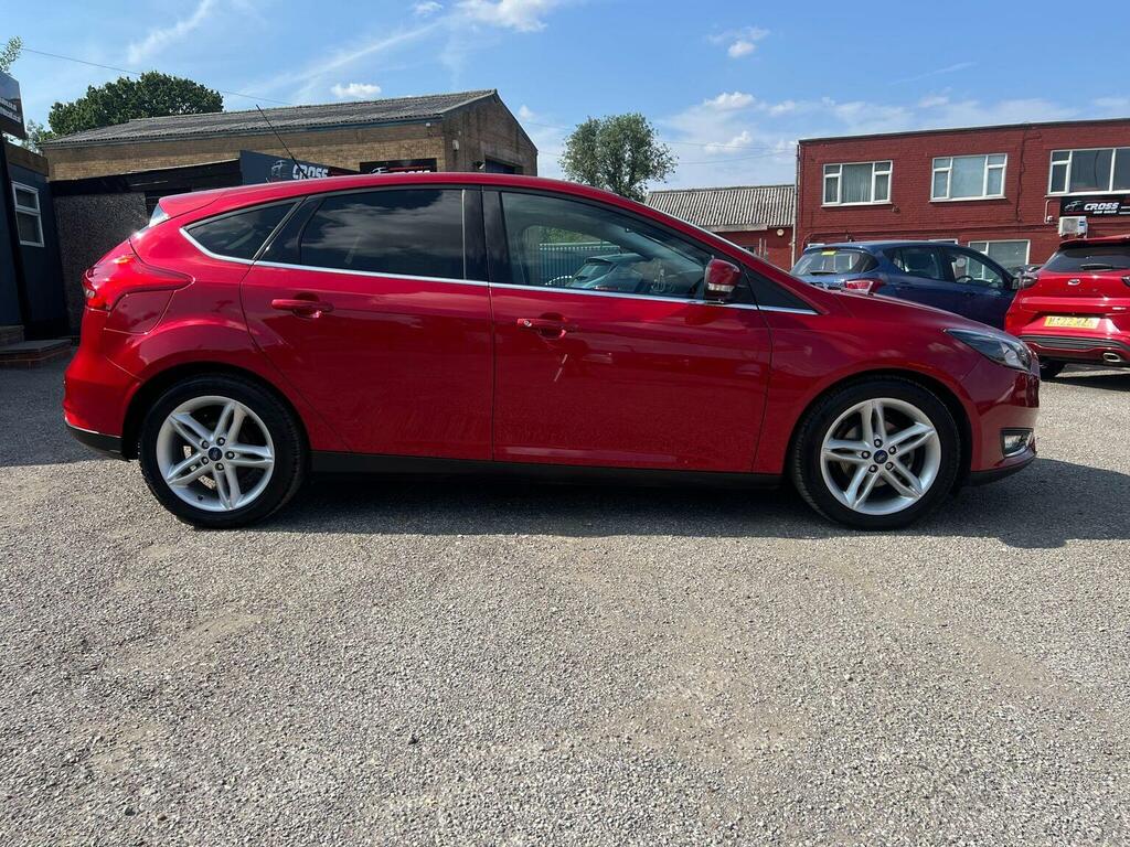 Ford Focus Hatchback 1.5 Tdci Titanium Euro 6 Ss 2015 MW15YPN Red #5
