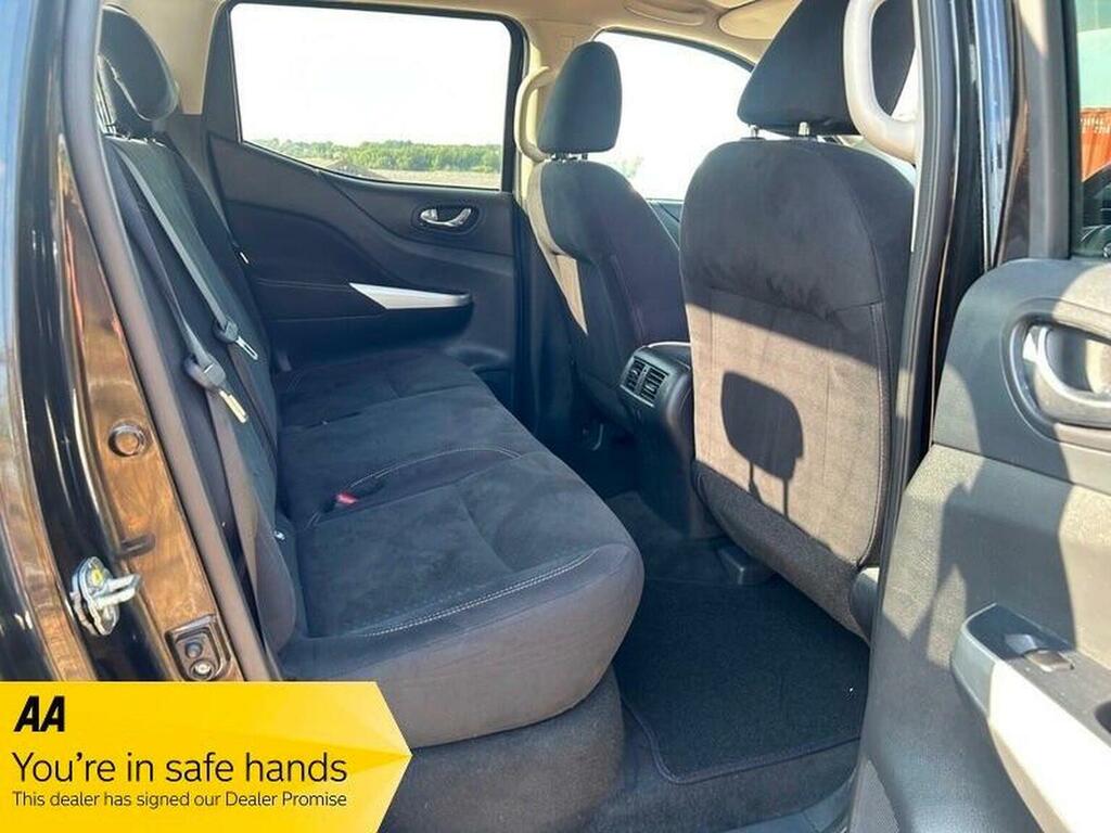 Nissan Navara Dci Tekna 4Wd Red #19