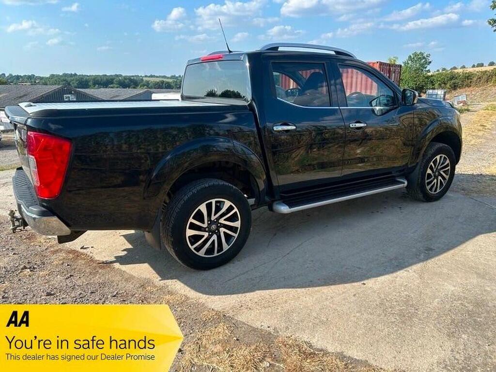 Nissan Navara Dci Tekna 4Wd Red #16