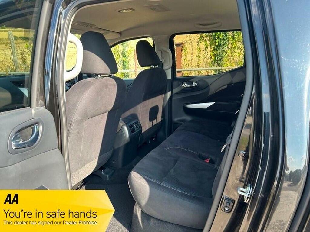 Nissan Navara Dci Tekna 4Wd Red #20