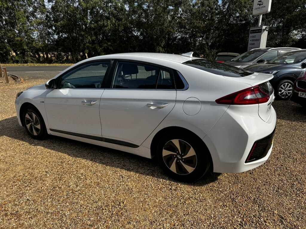 Hyundai Ioniq 1.6 Gdi Hybrid Premium Dct White #3
