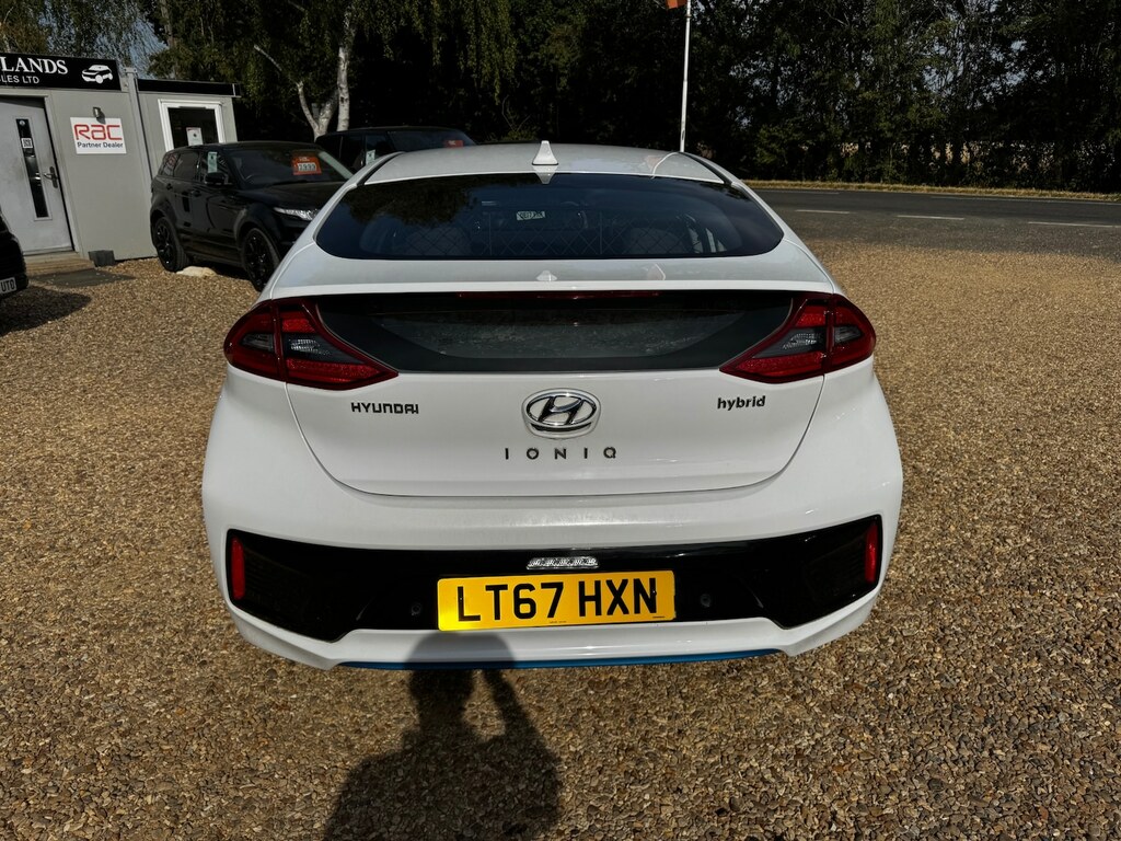 Hyundai Ioniq 1.6 Gdi Hybrid Premium Dct White #4