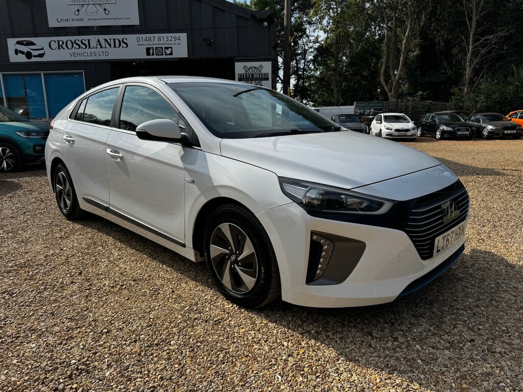 Hyundai Ioniq 1.6 Gdi Hybrid Premium Dct White