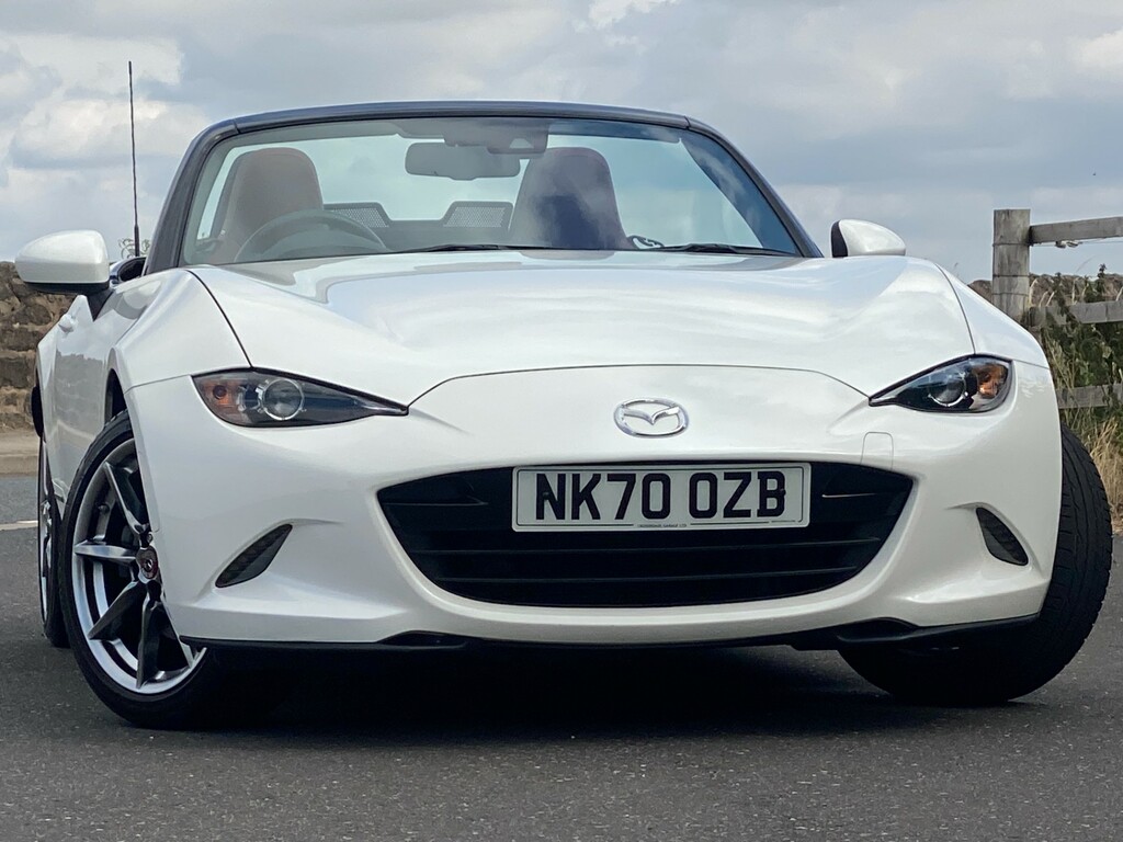 Mazda MX-5 100Th Anniversary Edition - Bose Audio Apple Car White