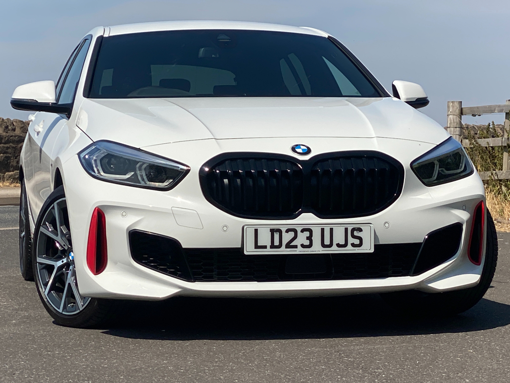 BMW 1 Series - Virtual Cockpit Apple Carplay Heated Se White