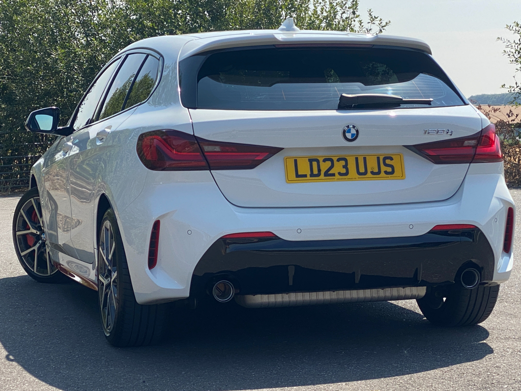 BMW 1 Series - Virtual Cockpit Apple Carplay Heated Se LD23UJS White #3