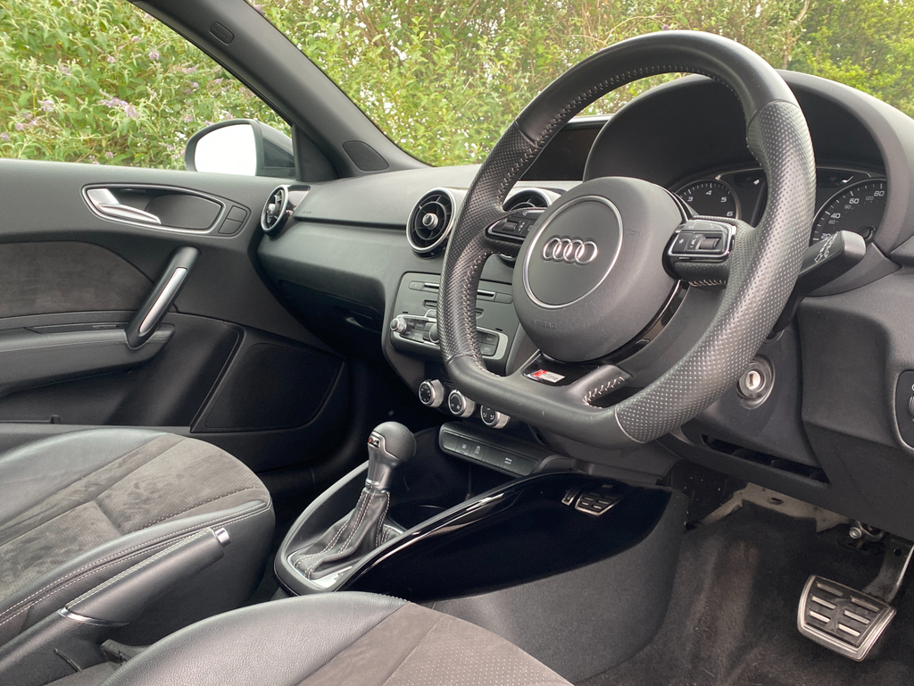 Audi A1 Sportback Tfsi S-line Black Edition S-tronic - Sat Black #4