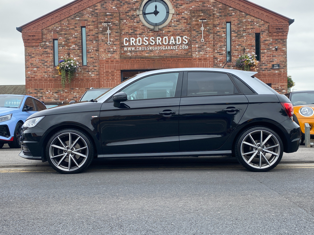 Audi A1 Sportback Tfsi S-line Black Edition S-tronic - Sat Black #2