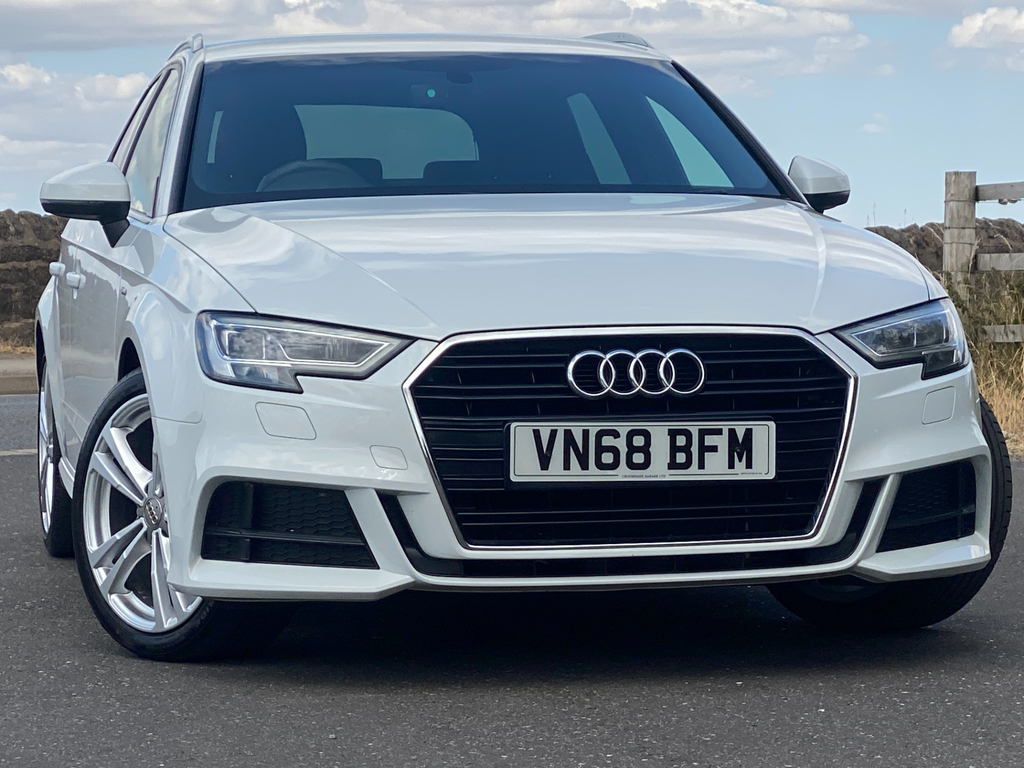 Audi A3 A3 Sportback 35 Tfsi S Line S-a VN68BFM White