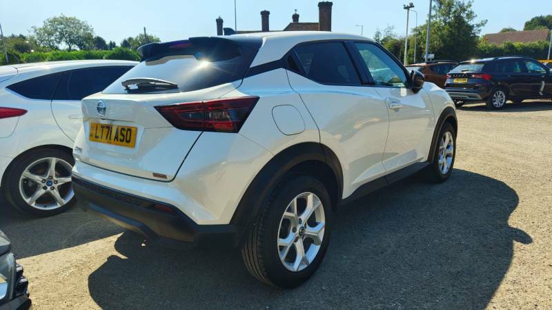 Nissan Juke 1.0 Dig-t 114 N-connecta - 2021 71 LT71ASO White #2