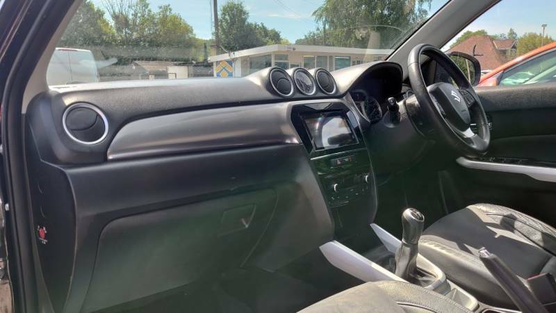 Suzuki Vitara 1.6 Sz5 Black #5