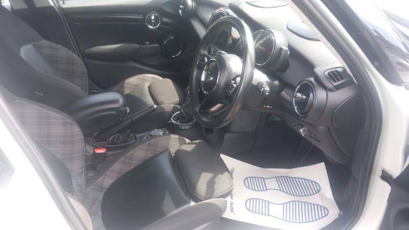 Mini Hatch 1.5 Cooper D Silver #6