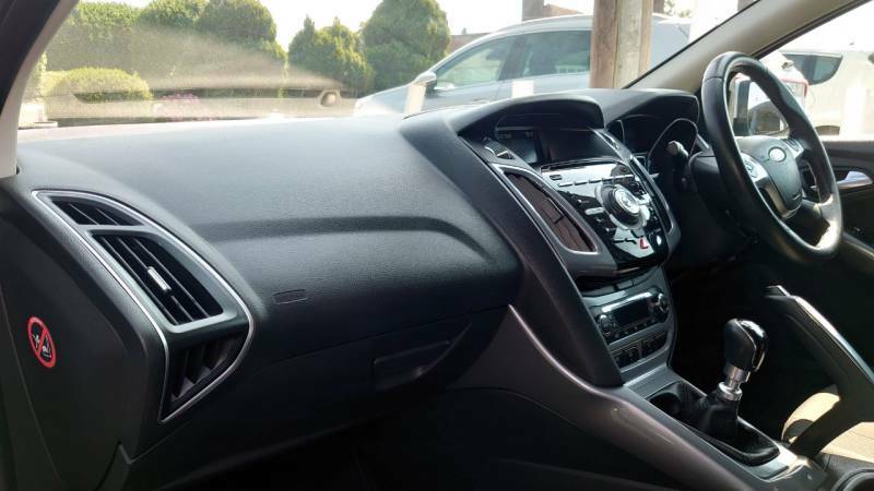 Ford Focus Focus Zetec 105 Red #5
