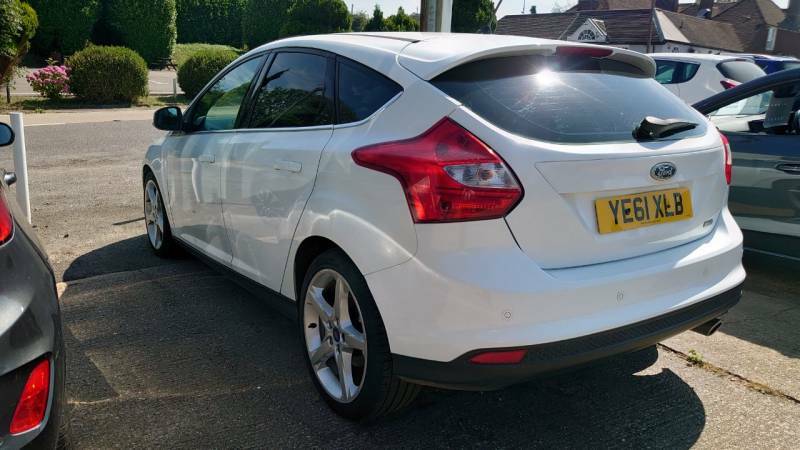Ford Focus Focus Zetec 105 Red #3