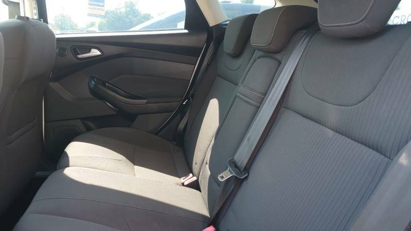 Ford Focus Focus Zetec 105 Red #6