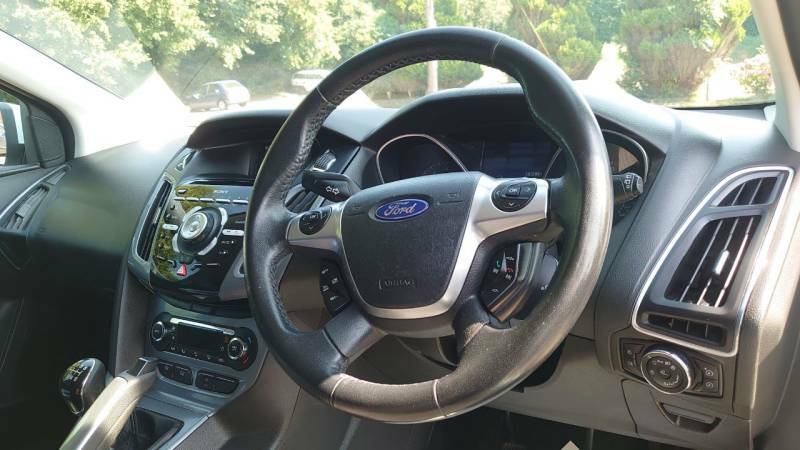Ford Focus Focus Zetec 105 Red #9