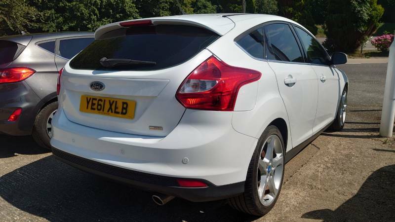 Ford Focus Focus Zetec 105 Red #2
