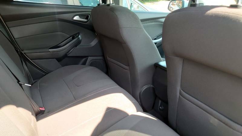 Ford Focus Focus Zetec 105 Red #8