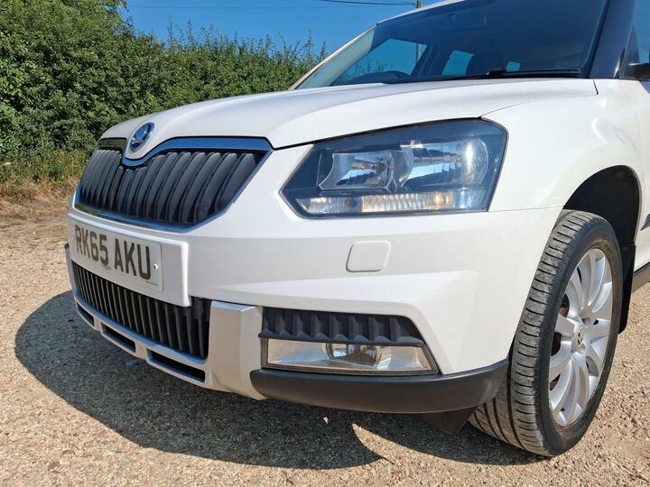 Skoda Yeti 1.2 Tsi Se Outdoor Dsg Euro 6 Ss White #3