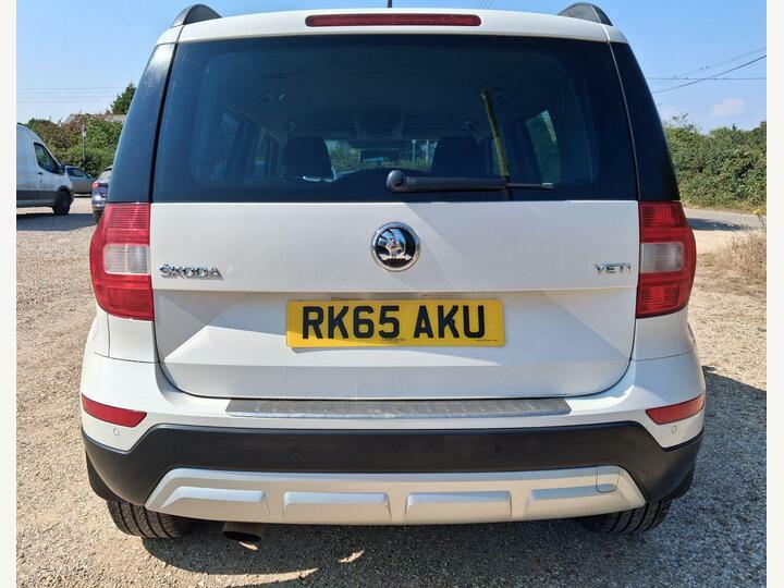 Skoda Yeti 1.2 Tsi Se Outdoor Dsg Euro 6 Ss White #6