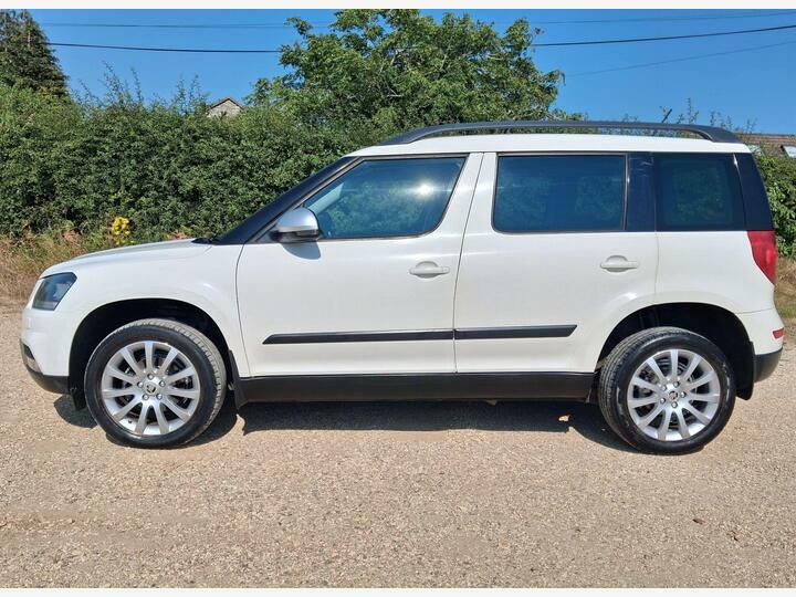 Skoda Yeti 1.2 Tsi Se Outdoor Dsg Euro 6 Ss White #5