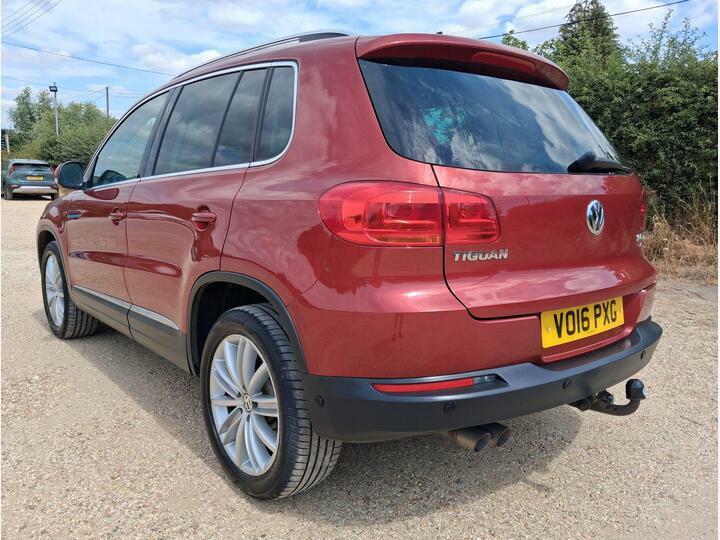 Volkswagen Tiguan 2.0 Tdi Bluemotion Tech Match Edition 4Wd Euro 6 Red #4