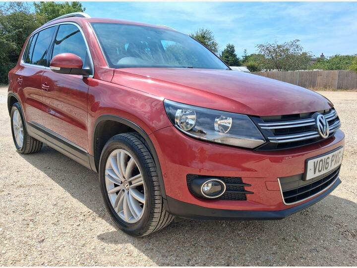 Volkswagen Tiguan 2.0 Tdi Bluemotion Tech Match Edition 4Wd Euro 6 Red #3