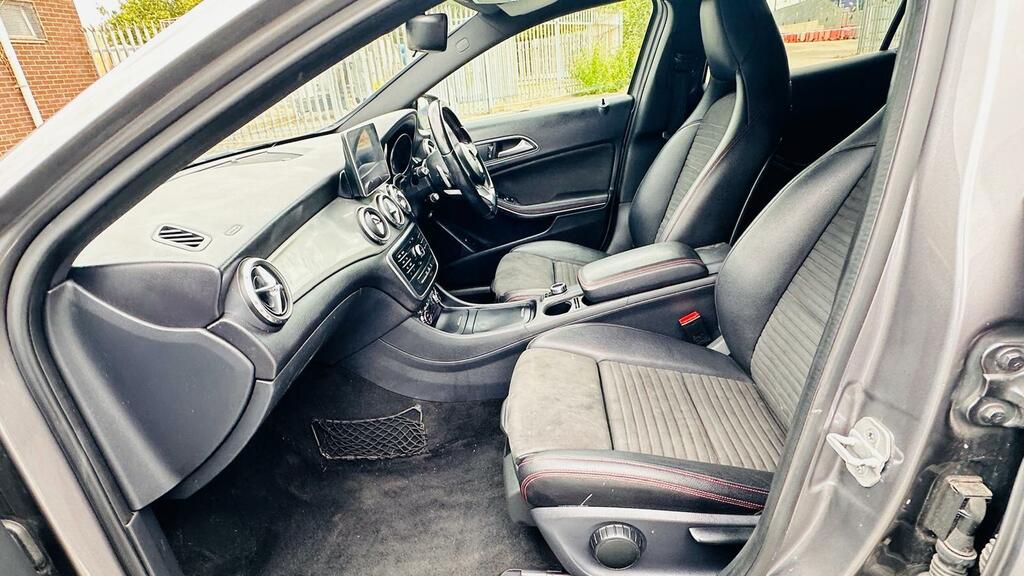 Mercedes-Benz GLA Class 2.1 Gla200 Cdi Sport Premium 136 Bhp Aut Silver #41