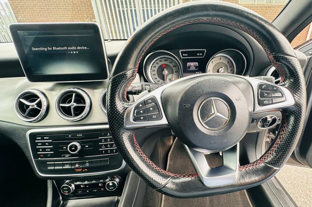 Mercedes-Benz GLA Class 2.1 Gla200 Cdi Sport Premium 136 Bhp Aut Silver #39