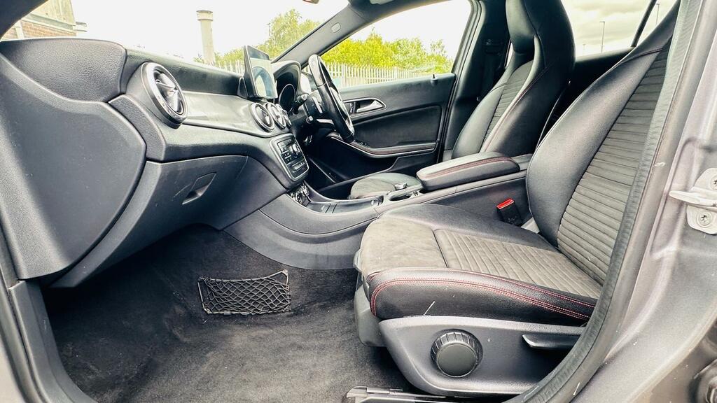 Mercedes-Benz GLA Class 2.1 Gla200 Cdi Sport Premium 136 Bhp Aut Silver #40