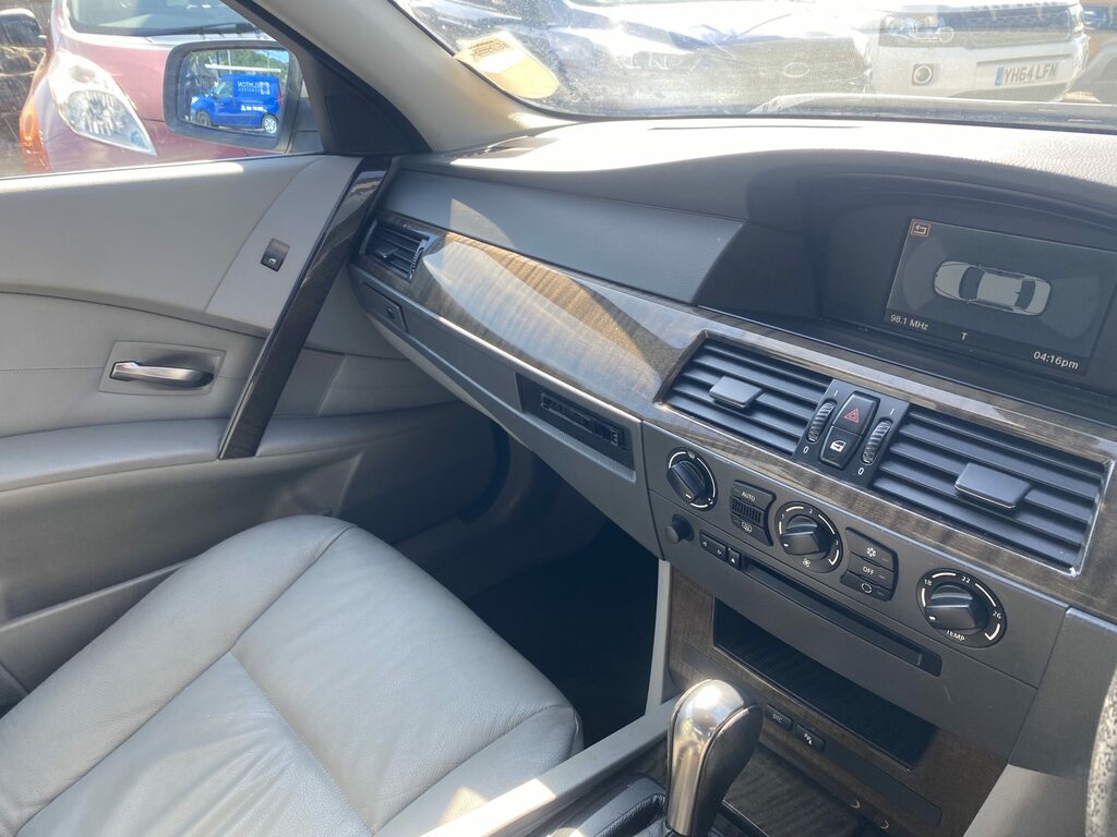 BMW 5 Series 520D Se Black #23