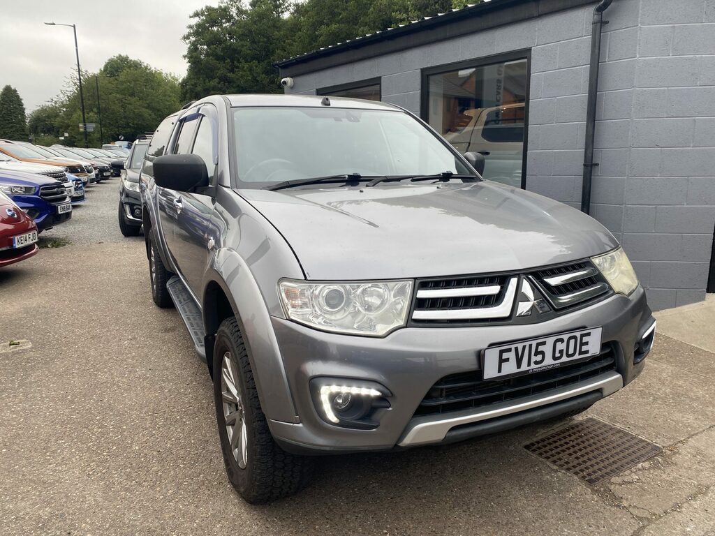 Mitsubishi L200 Mitsubishi L200 Barbarian 2.5 Metallic Silver
