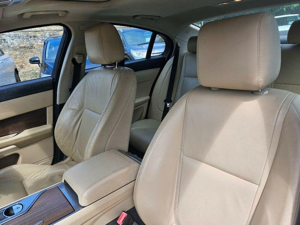 Jaguar XF D V6 S Portfolio Sportbrake White #11