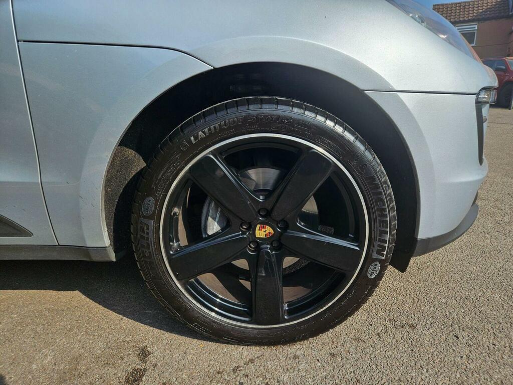 Porsche Macan 2018 2.0 Pdk 242 Bhp Black #23